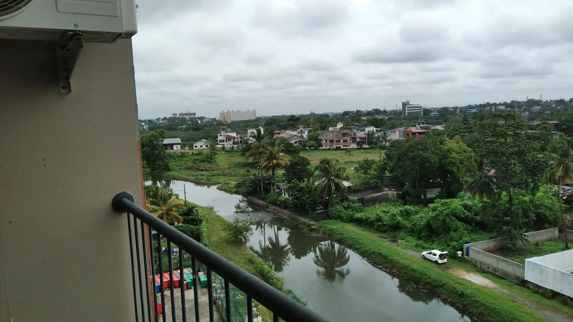 Oval Drive 6, Borella, Colombo 08 0*,